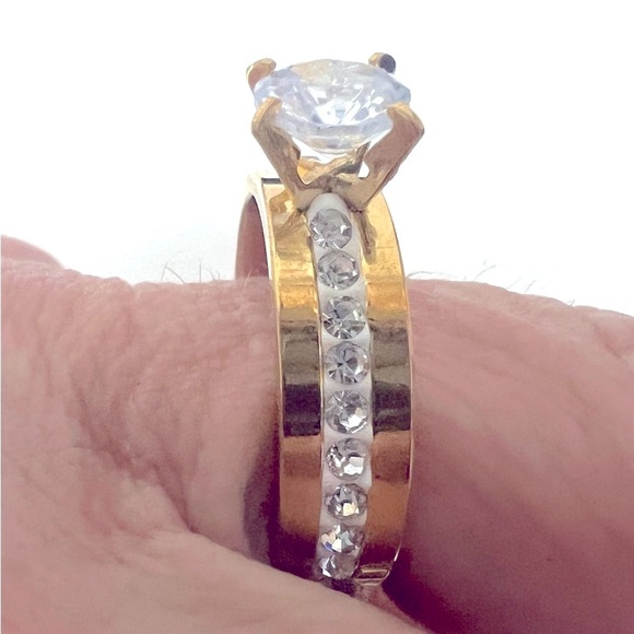 Victoria Leland Designs Elegant Gold and Silver Ring - Picture 3 of 3